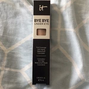 IT Cosmetics ByeBye Undereye concealer